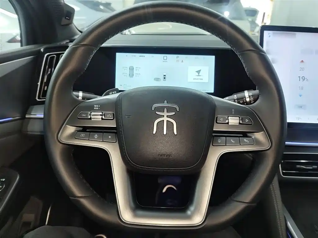 BYD L DM-i 2025 — фото 7