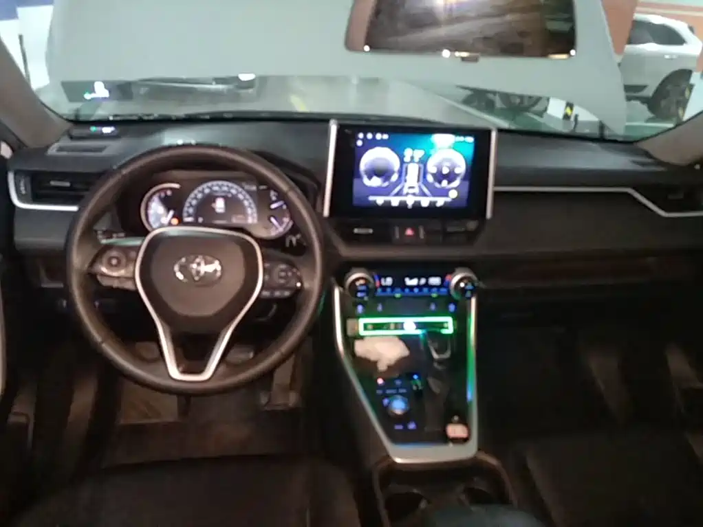 Toyota RAV4 2020 — фото 10