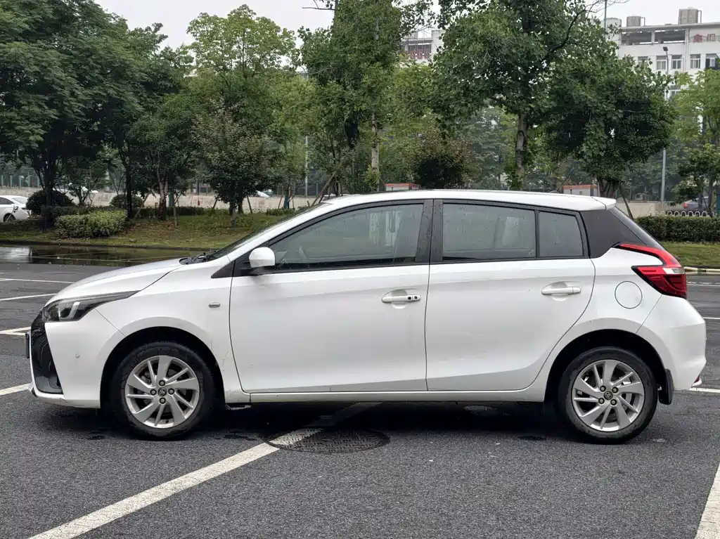 Toyota Yaris L 2016 — фото 4