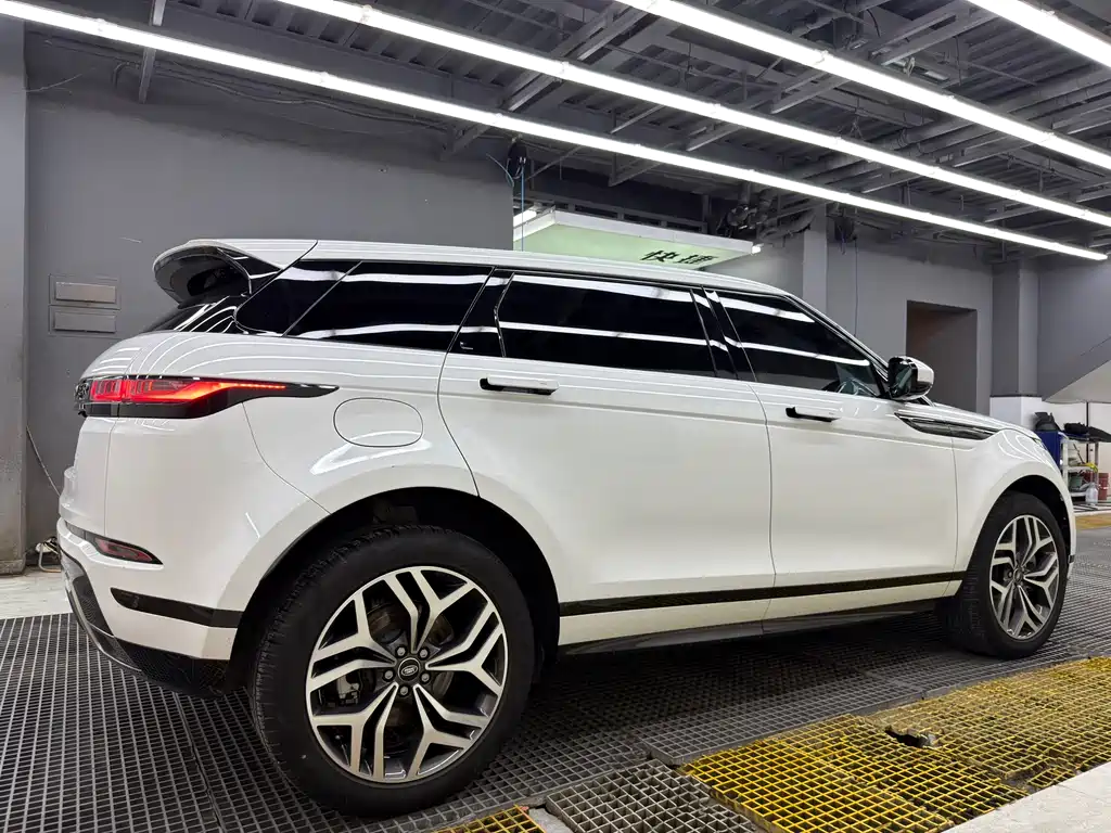 Land Rover Evoque 2023 — фото 6