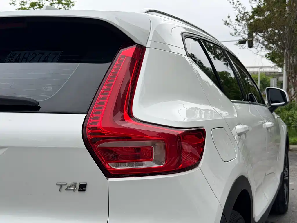 Volvo XC40 2022 — фото 14