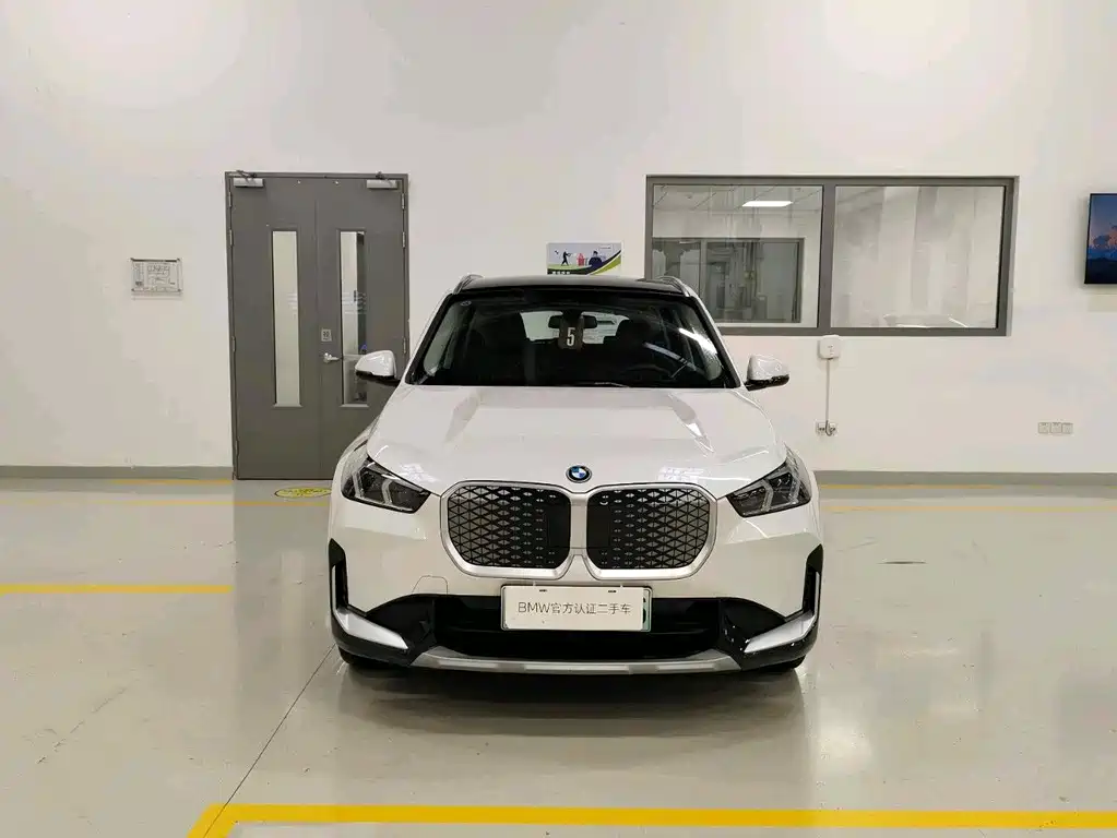 BMW iX1 2025 — фото 2