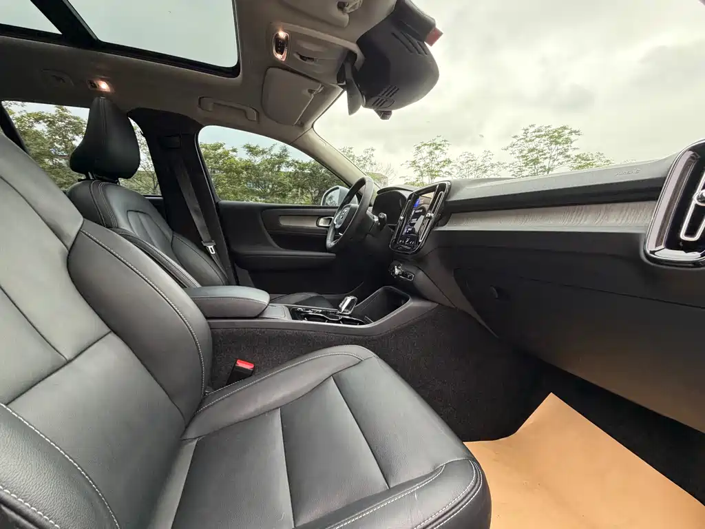 Volvo XC40 2022 — фото 10