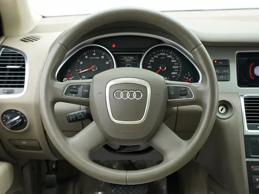 Audi Q7 2011 — фото 17