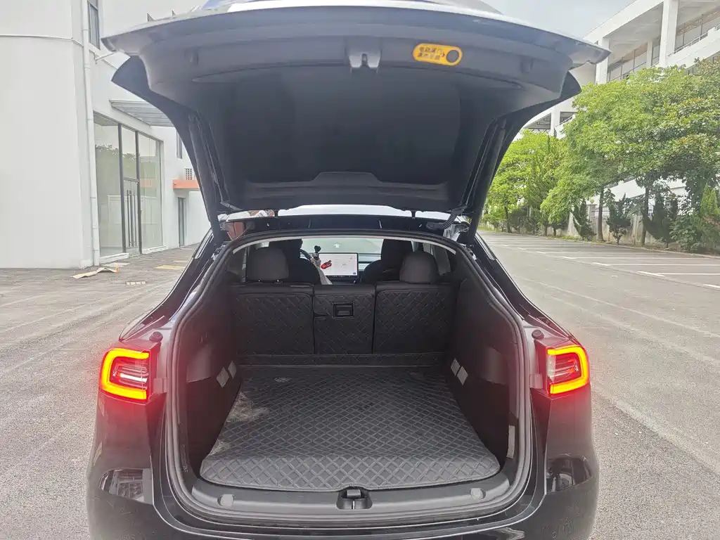Tesla Model Y 2023 — фото 15
