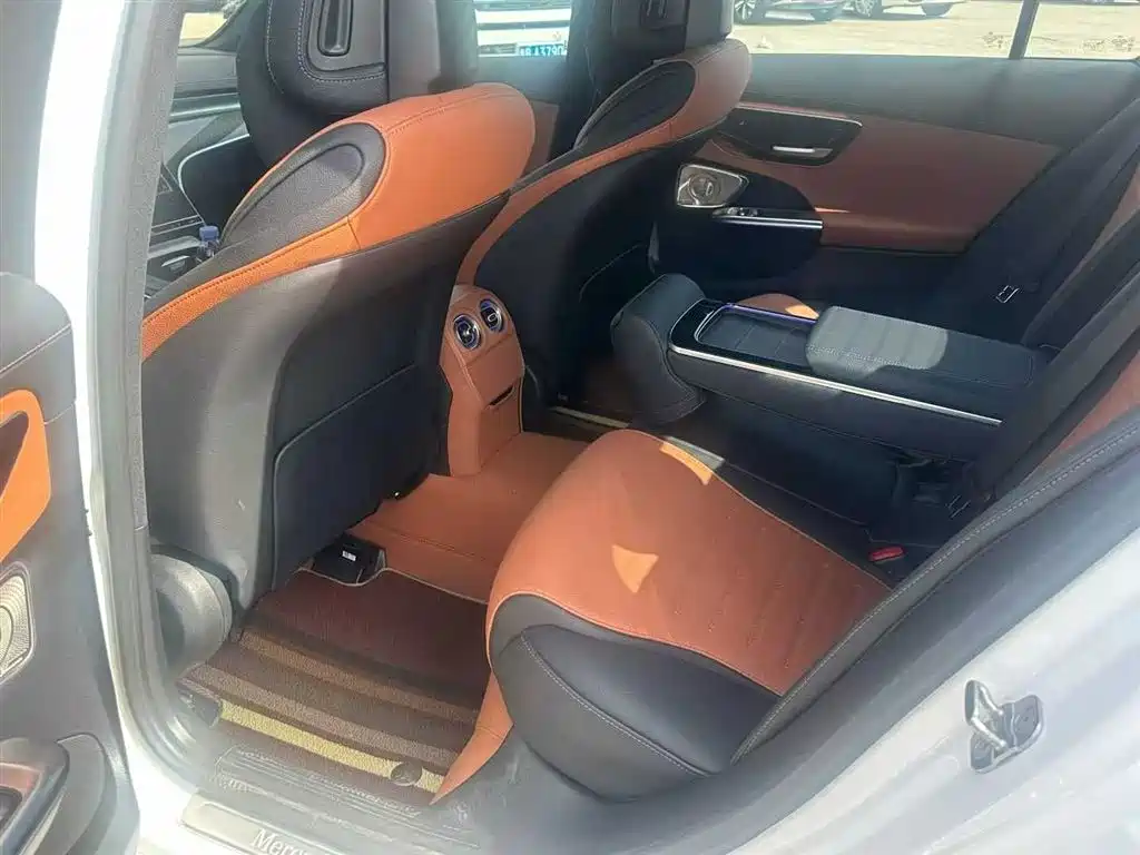 Mercedes-Benz C-Class 2024