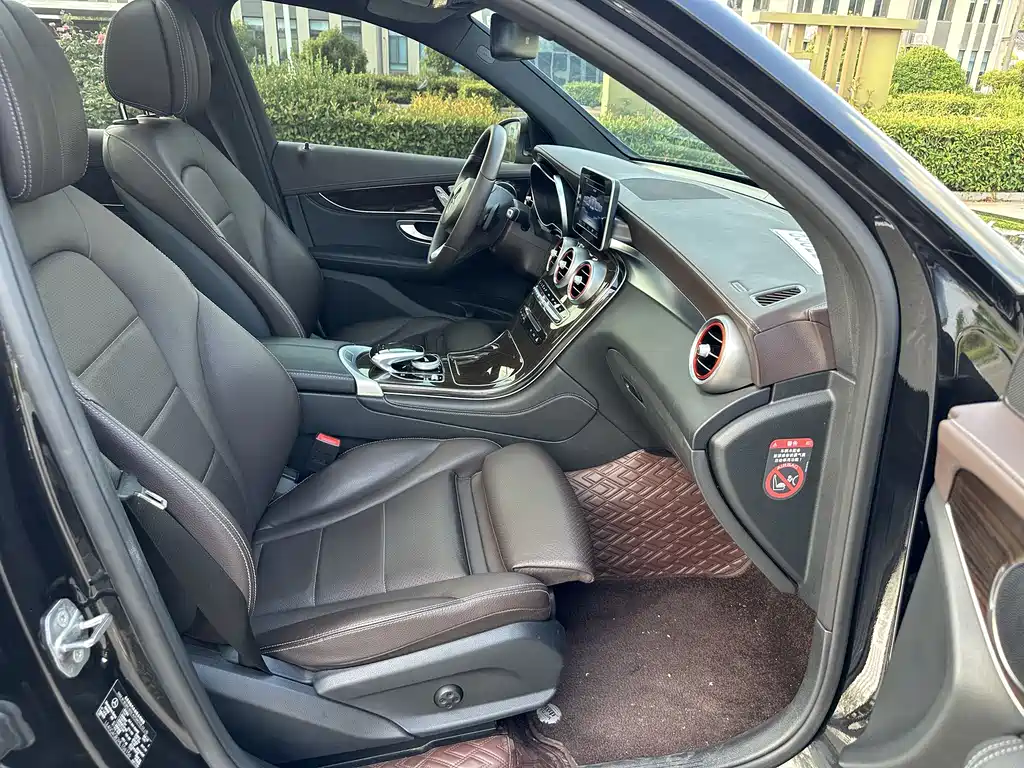 Mercedes-Benz GLC 2017 — фото 11
