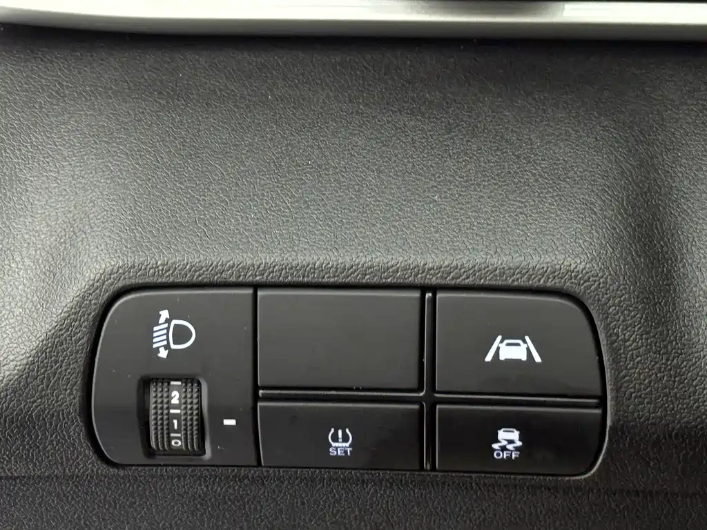 Hyundai Elantra 2023 — фото 18