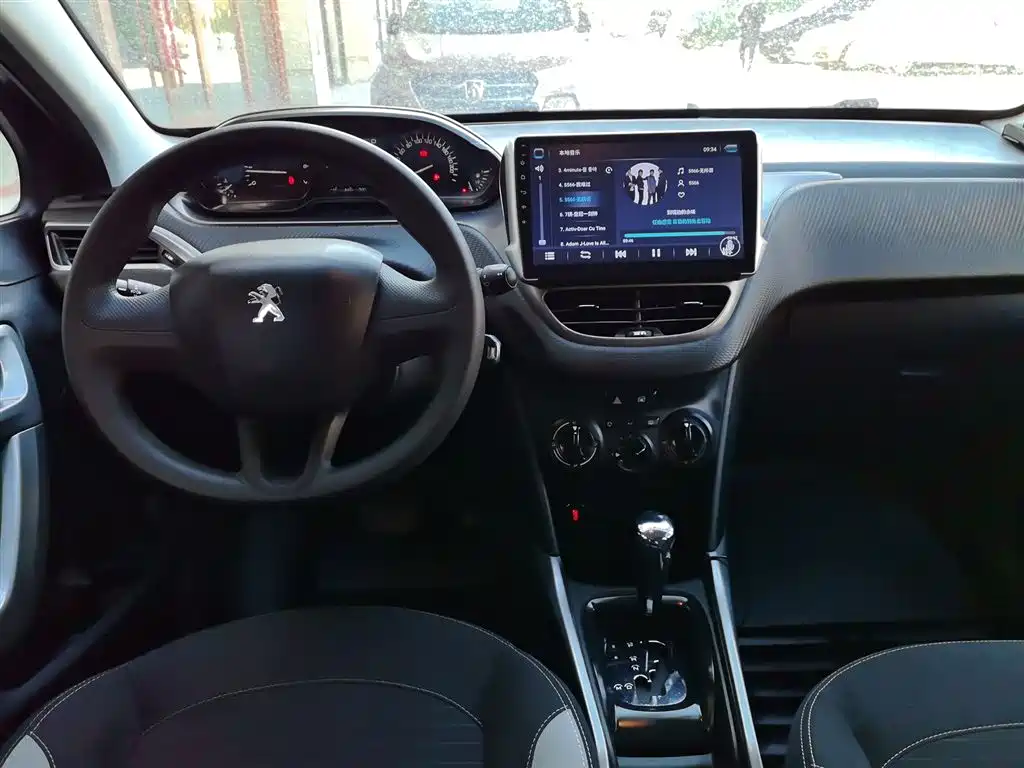 Peugeot 2008 2015 — фото 12