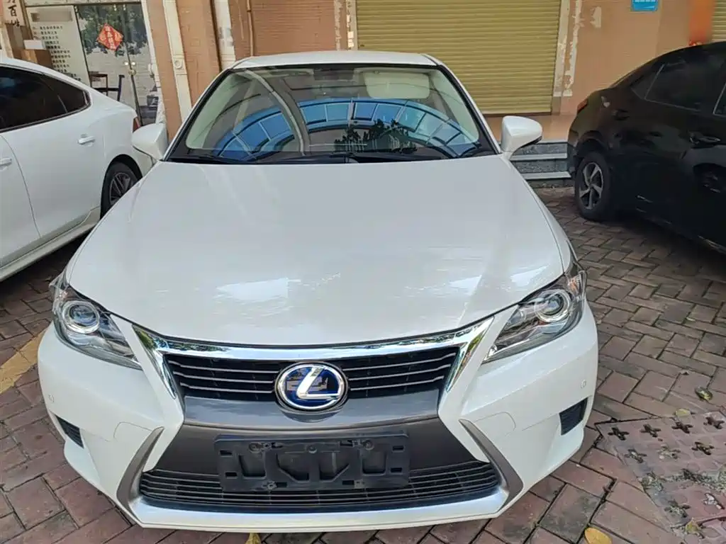 Lexus CT 2015 — фото 3