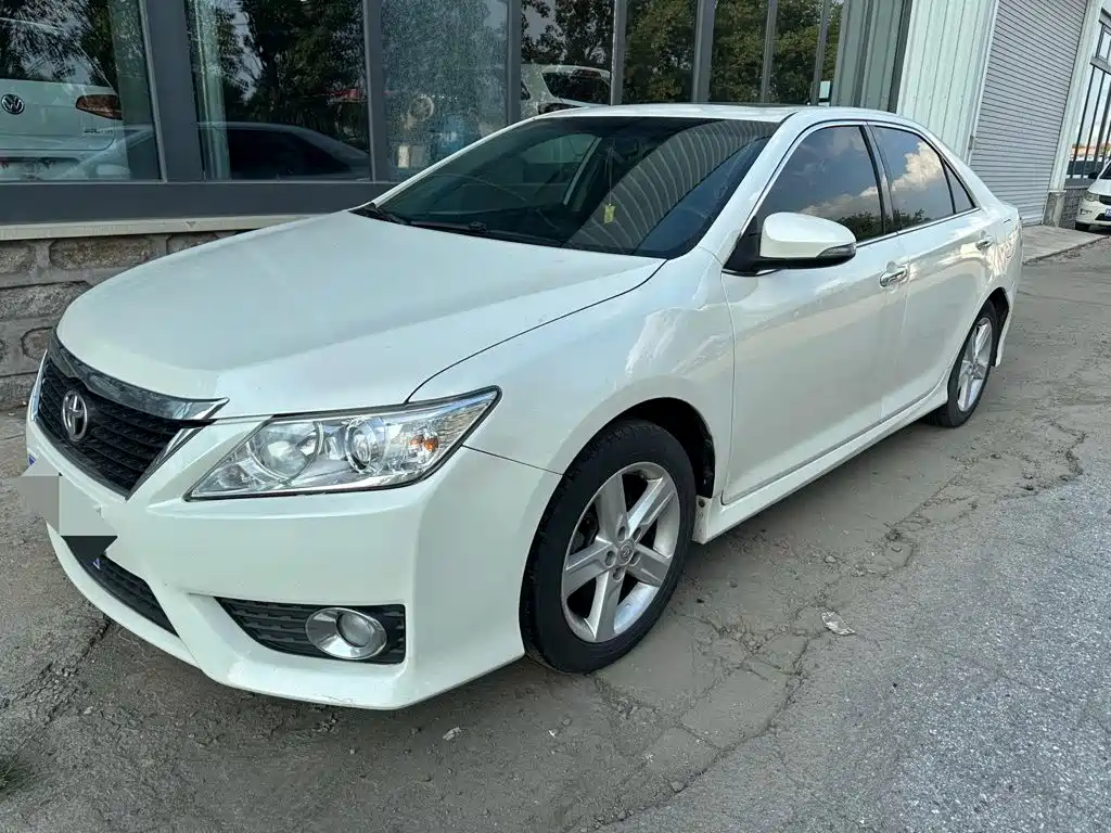 Toyota Camry 2014 — фото 1