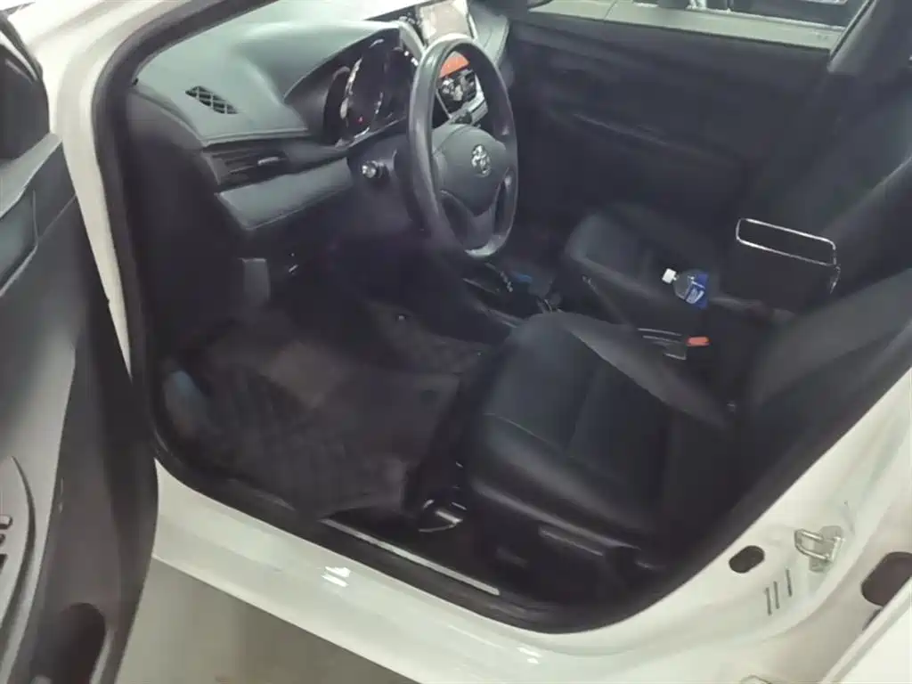 Toyota Yaris L 2018 — фото 16