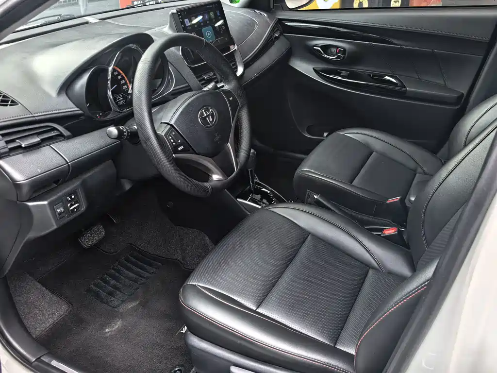 Toyota Yaris L 2022 — фото 13