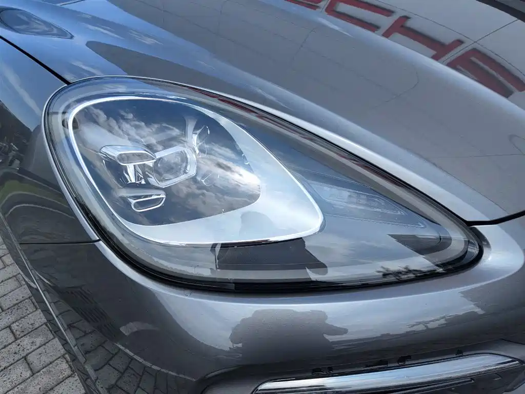 Porsche Cayenne Hybrid 2021 — фото 11