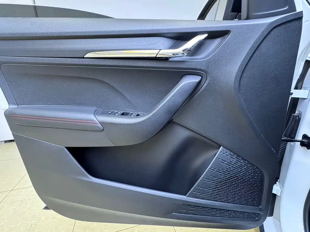 Skoda Kamiq 2023 — фото 18