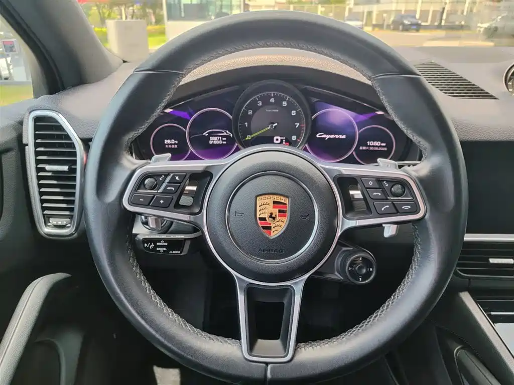 Porsche Cayenne Hybrid 2021 — фото 18