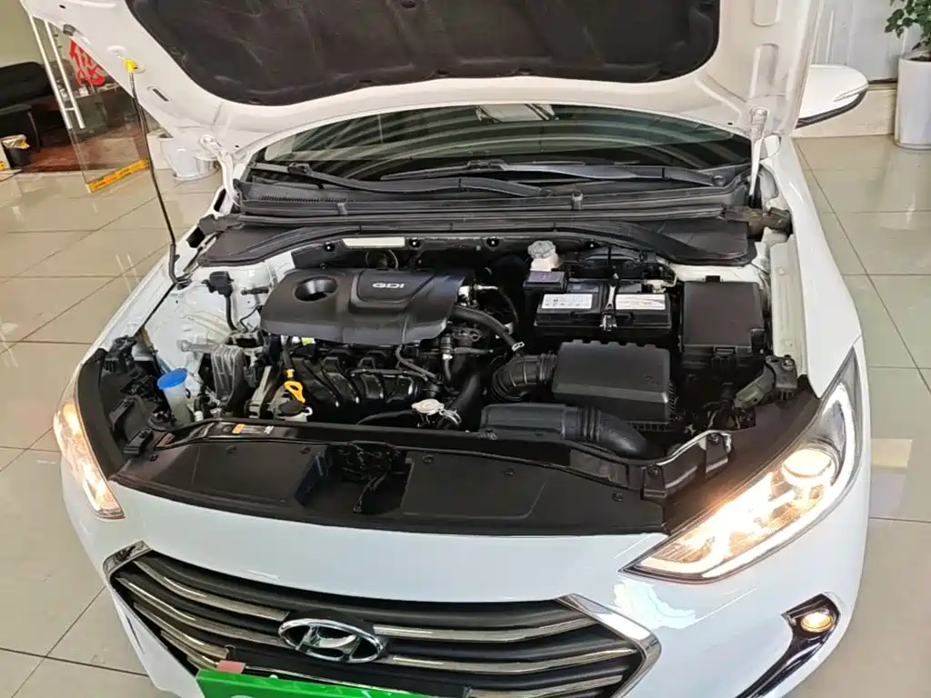 Hyundai Elantra 2017 — фото 16