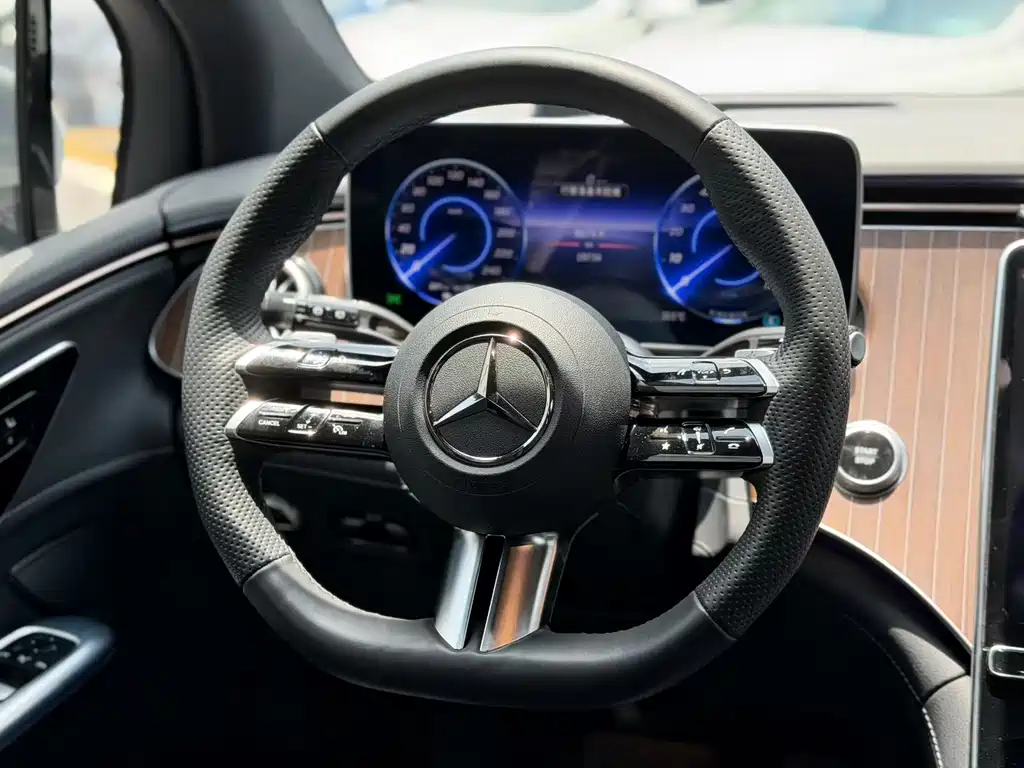 Mercedes-Benz EQE SUV 2023 — фото 2