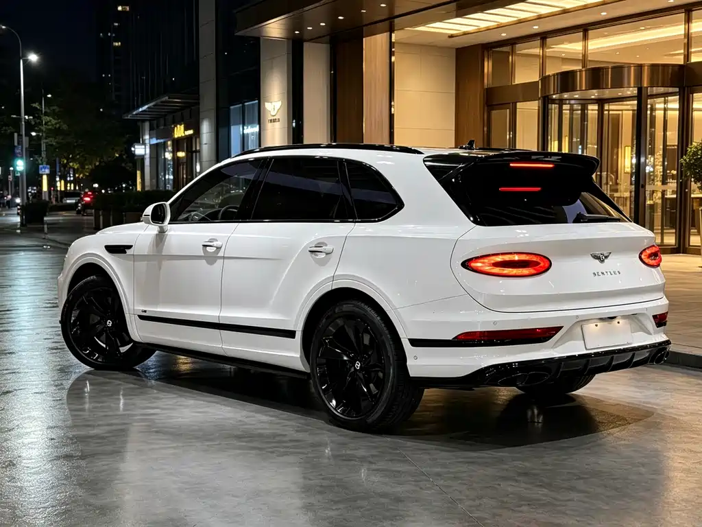 Bentley Bentayga 2022 — фото 4