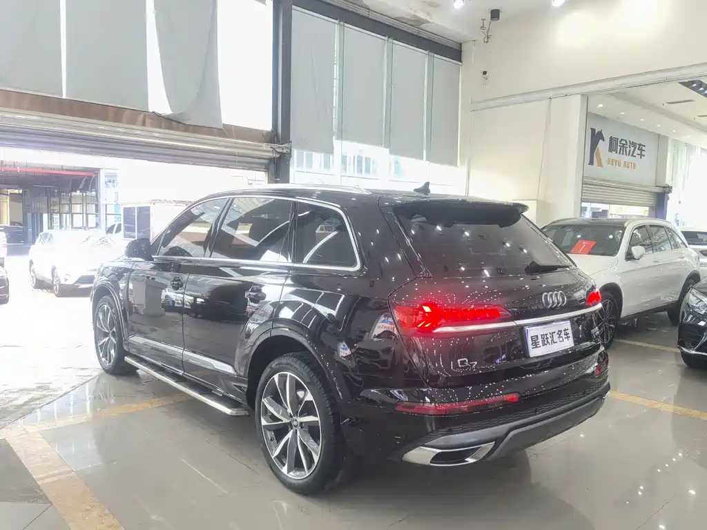 Audi Q7 2021 — фото 4