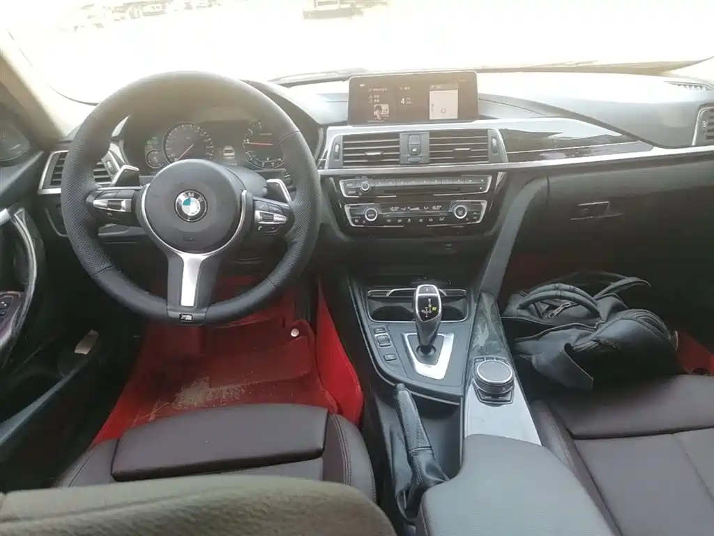 BMW 3 Series 2018 — фото 10