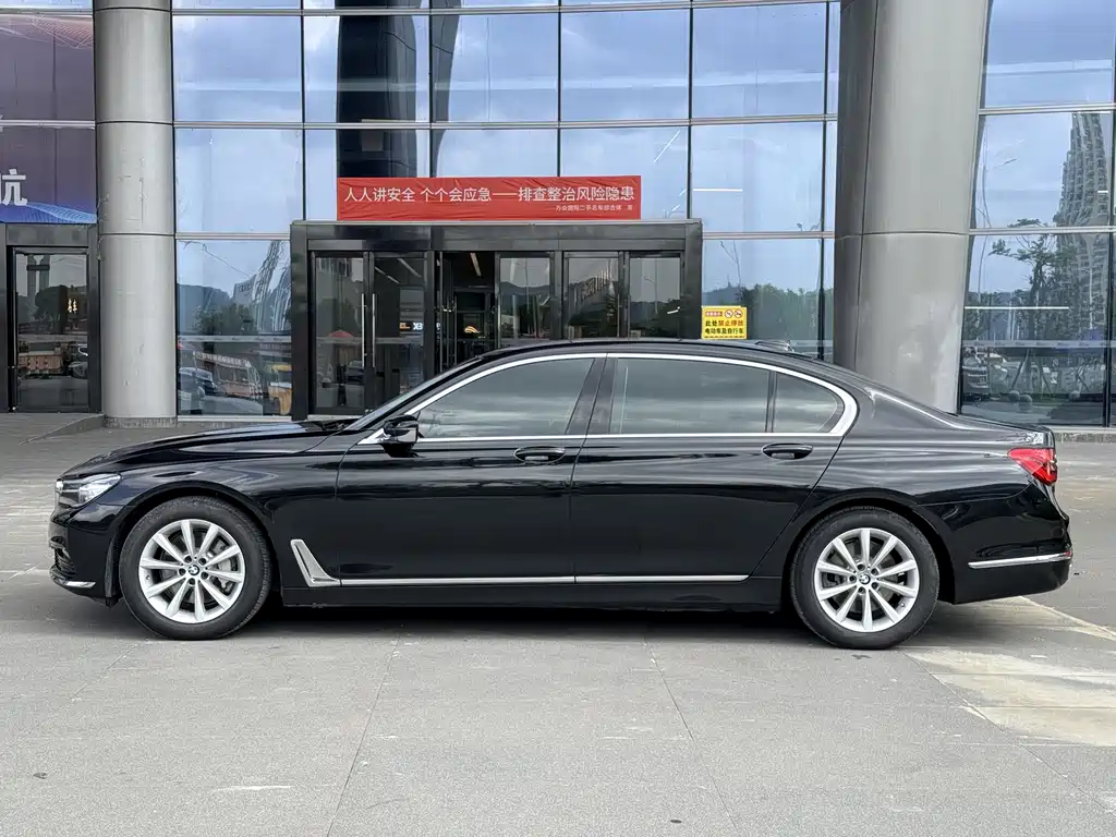BMW 7 Series 2017 — фото 4