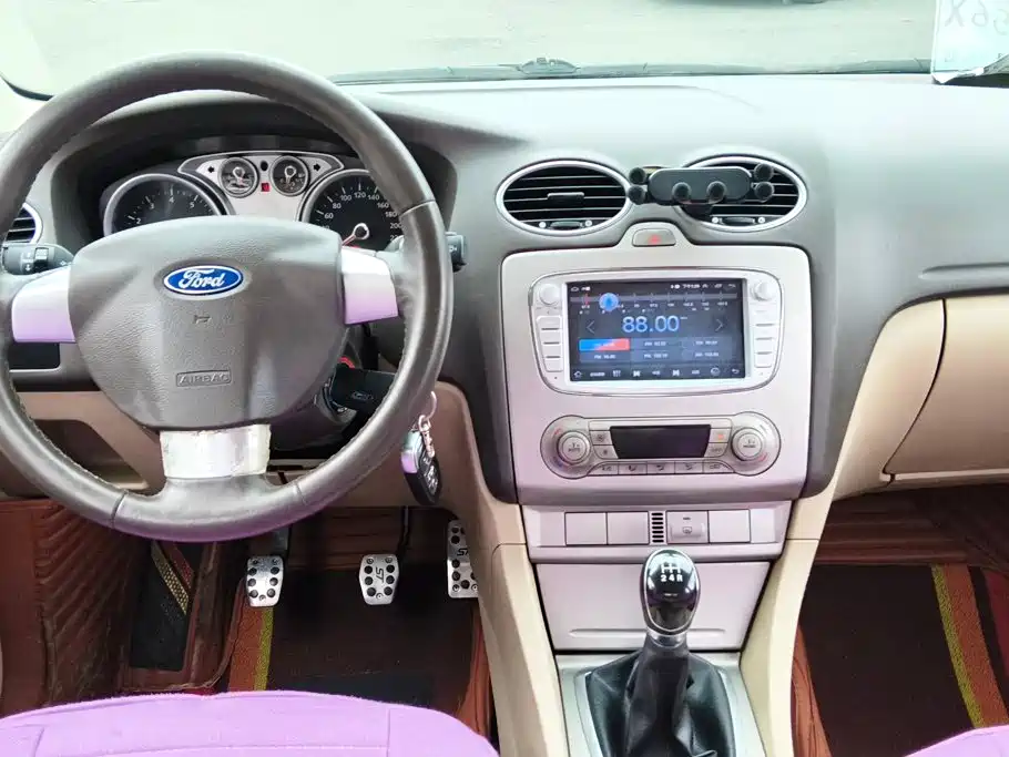 Ford Focus 2013 — фото 12
