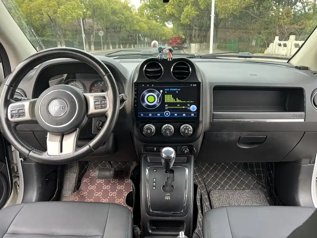 Jeep Compass 2012 — фото 13