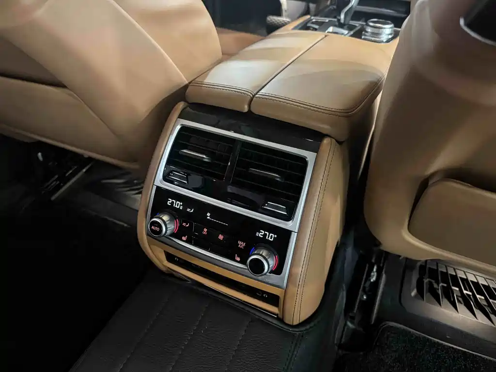 BMW 7 Series 2017 — фото 10