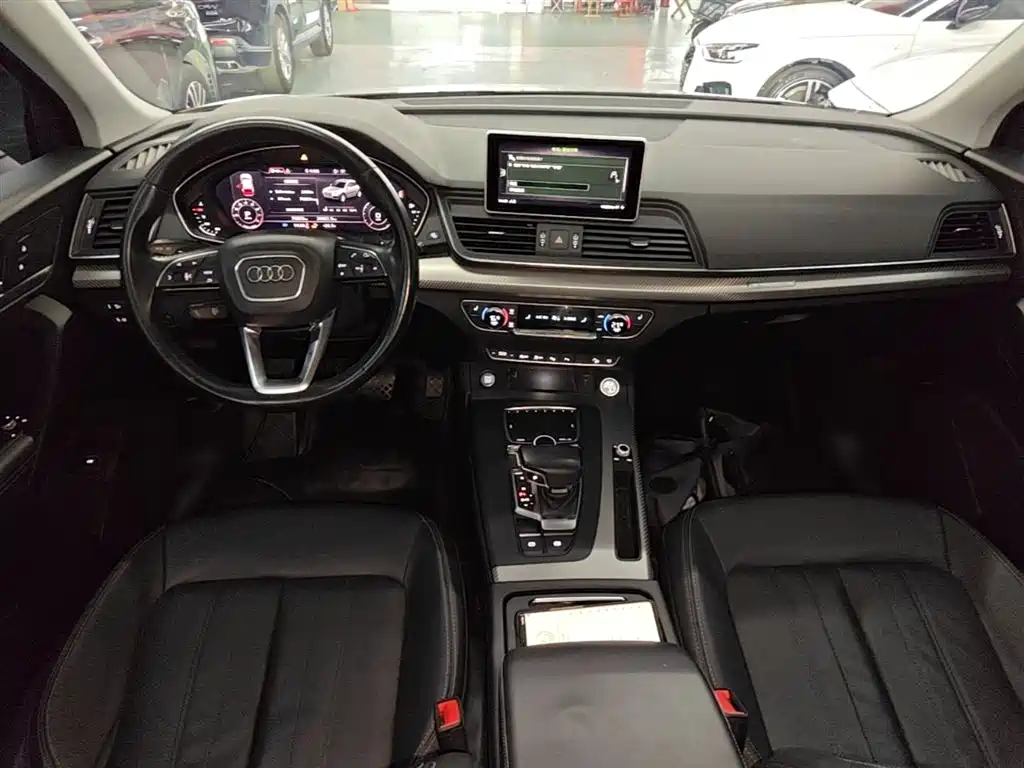 Audi Q5L 2020 — фото 10