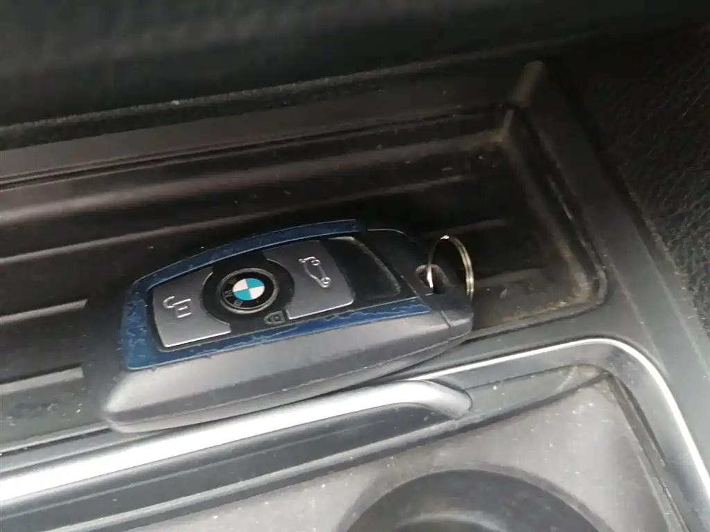 BMW 3 Series 2018 — фото 9