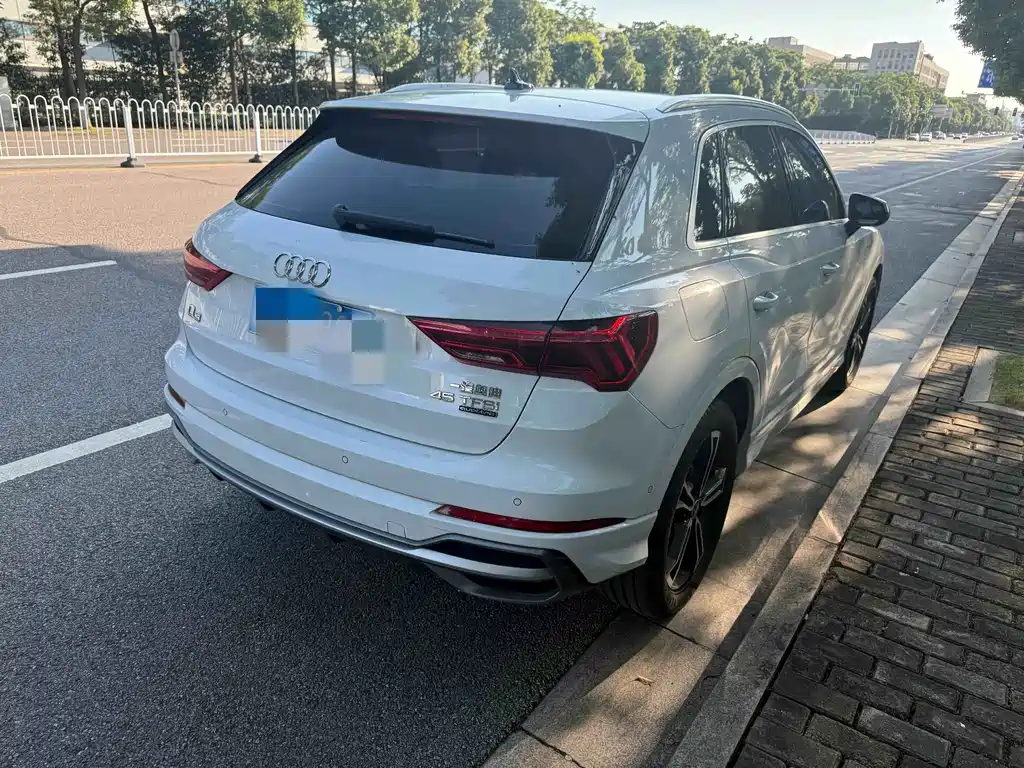 Audi Q3 2021 — фото 11