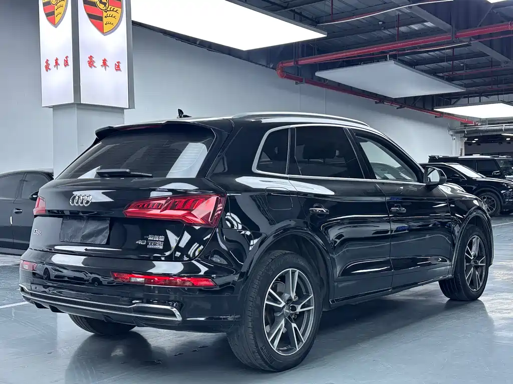 Audi Q5L 2020 — фото 18