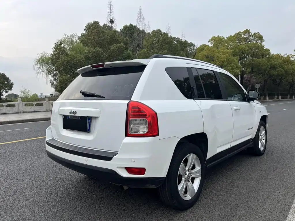 Jeep Compass 2012 — фото 5
