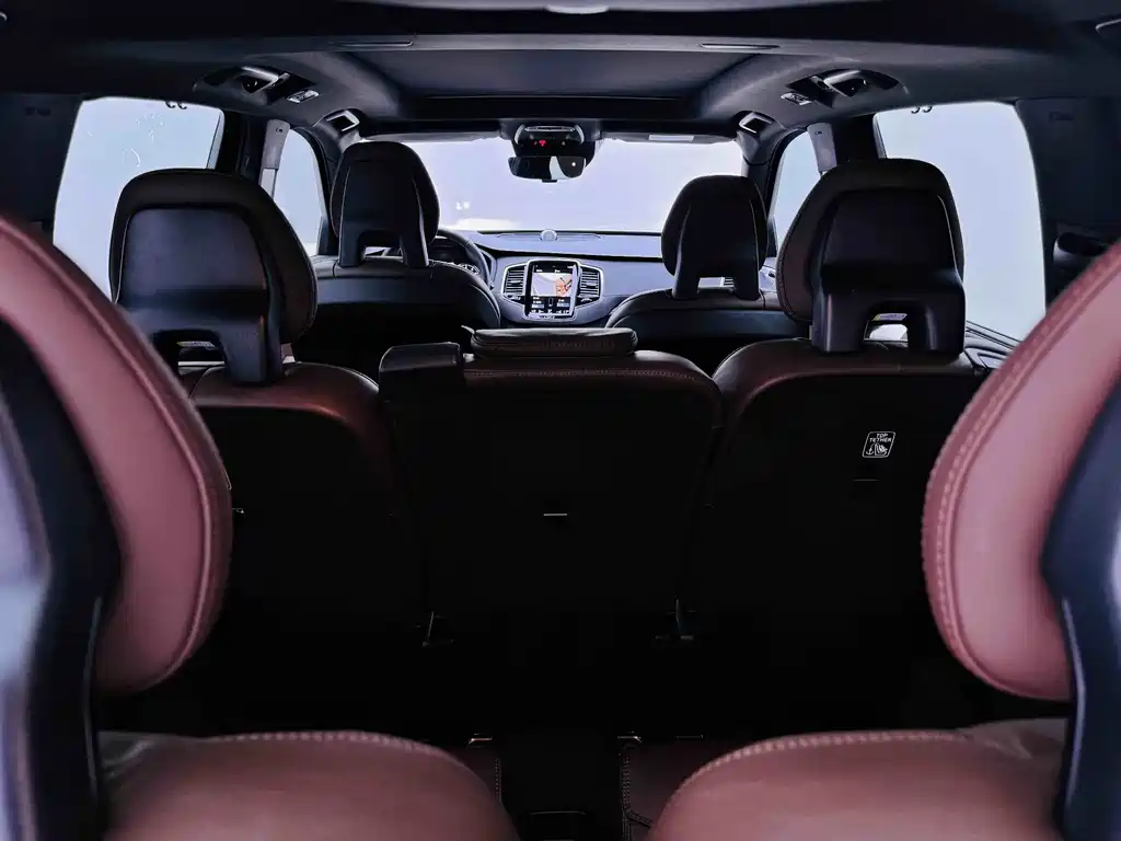 Volvo XC90 2021 — фото 9