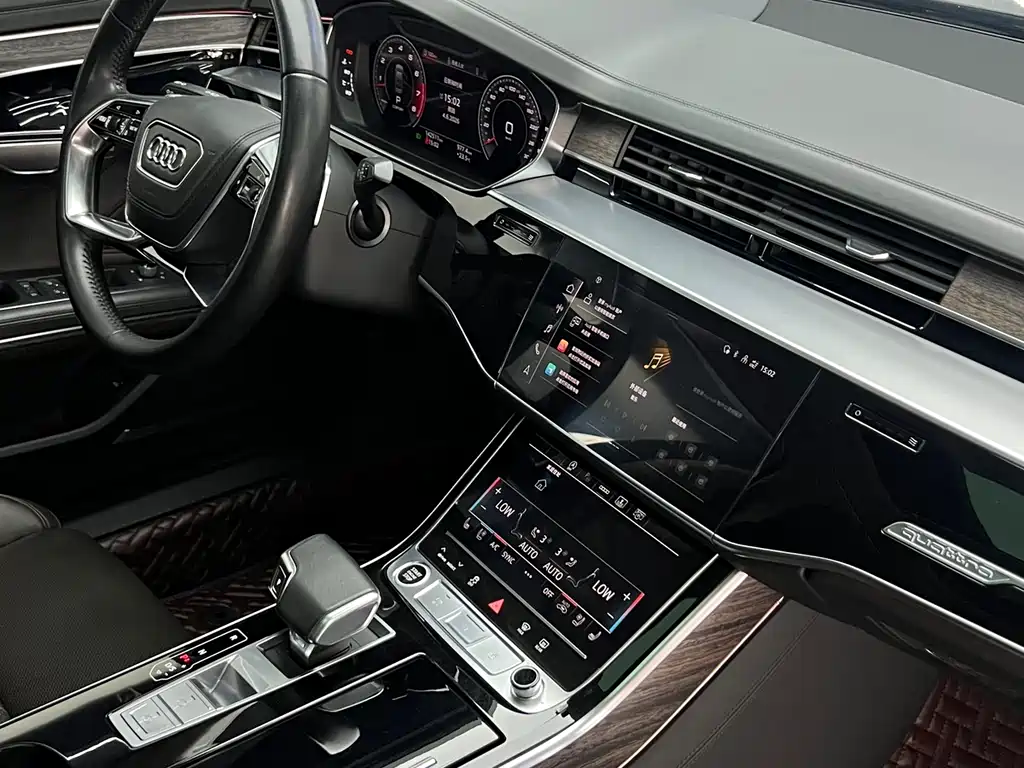 Audi A8 2020 — фото 32
