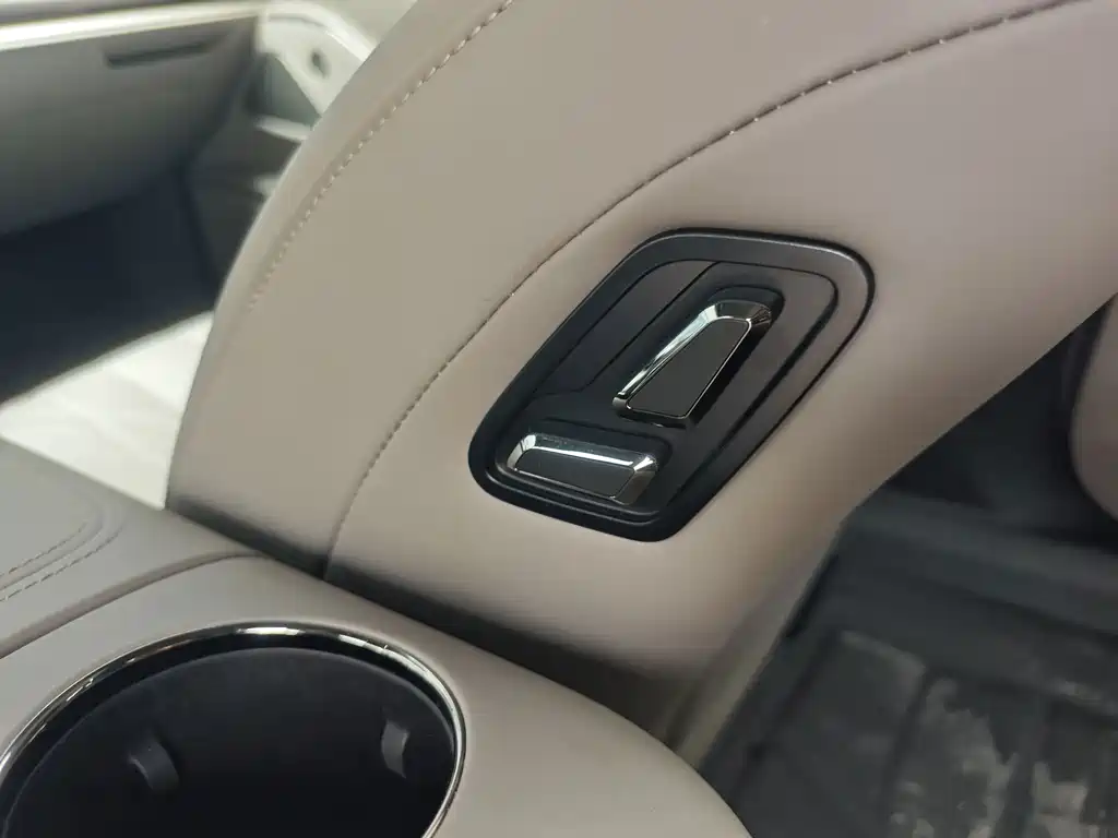 Geely Galaxy Starshine 8 2025 — фото 16