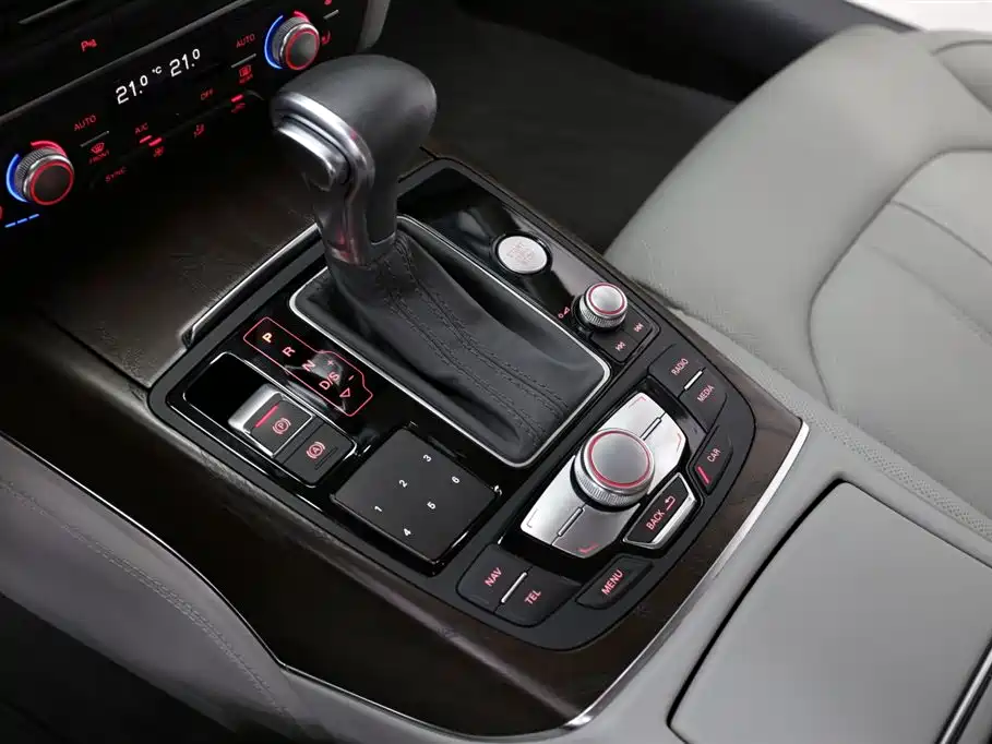 Audi A6L 2015 — фото 12