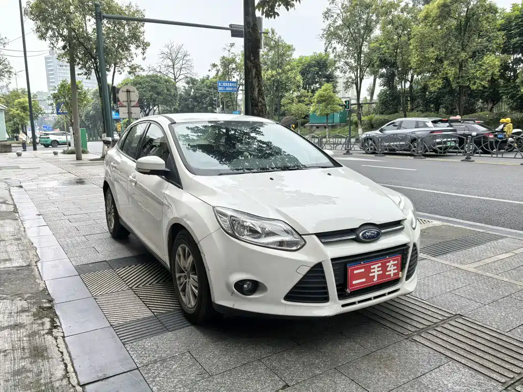 Ford Focus 2014 — фото 4