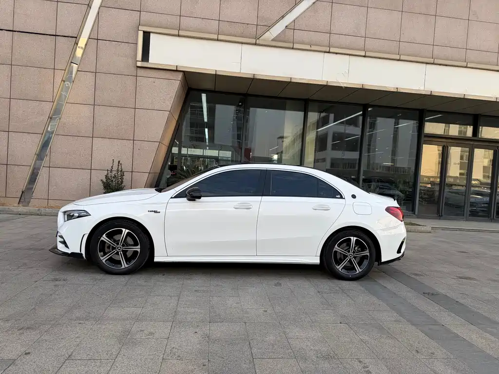 Mercedes-Benz A-Class 2023 — фото 4