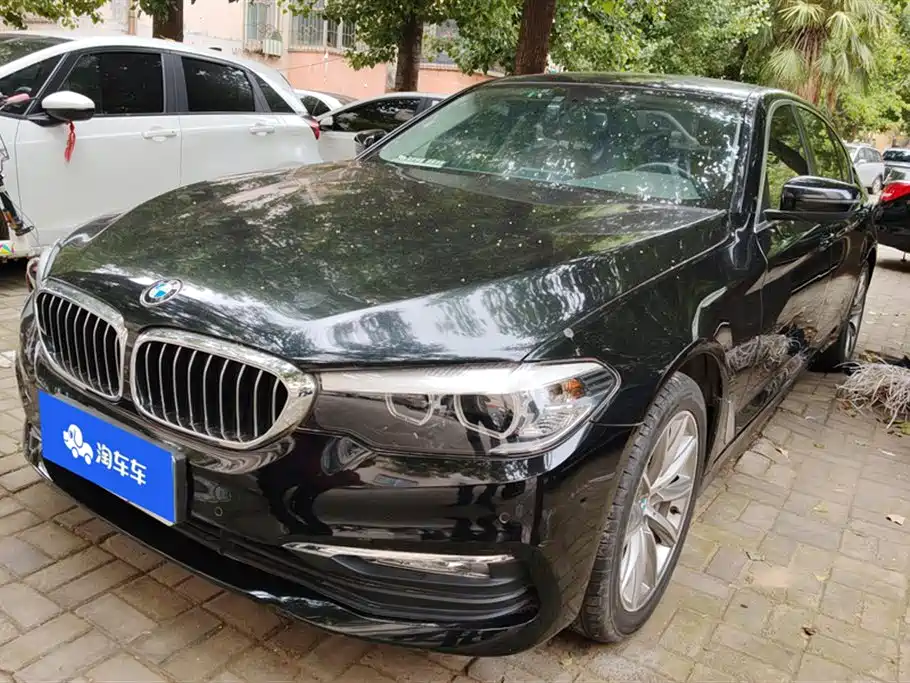 BMW 5 Series 2018 — фото 1