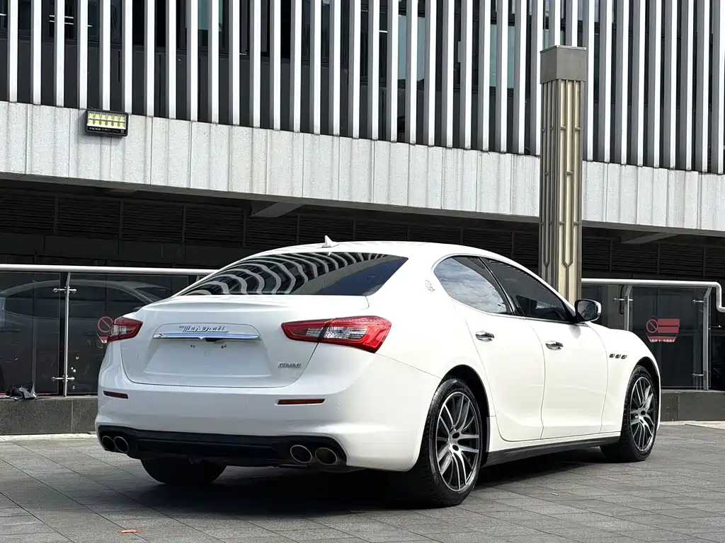 Maserati Ghibli 2019 — фото 12