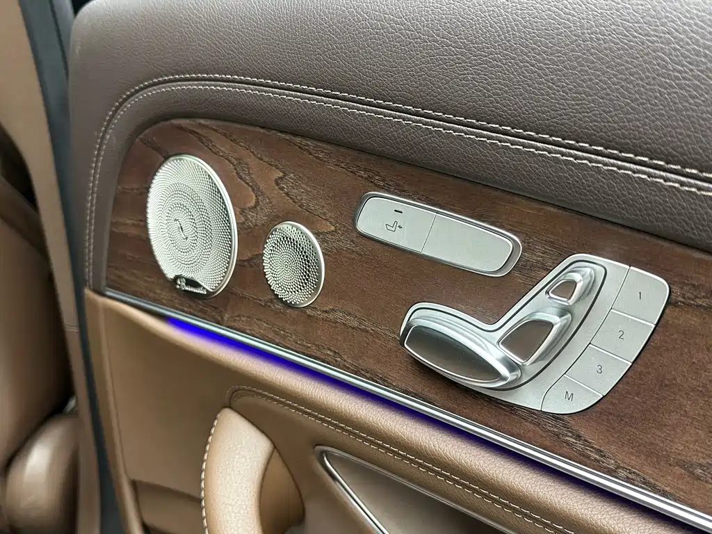 Mercedes-Benz E-Class 2022 — фото 13