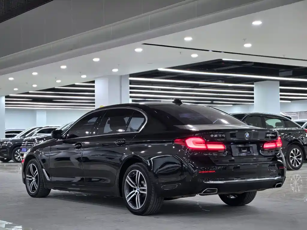 BMW 5 Series 2022 — фото 11