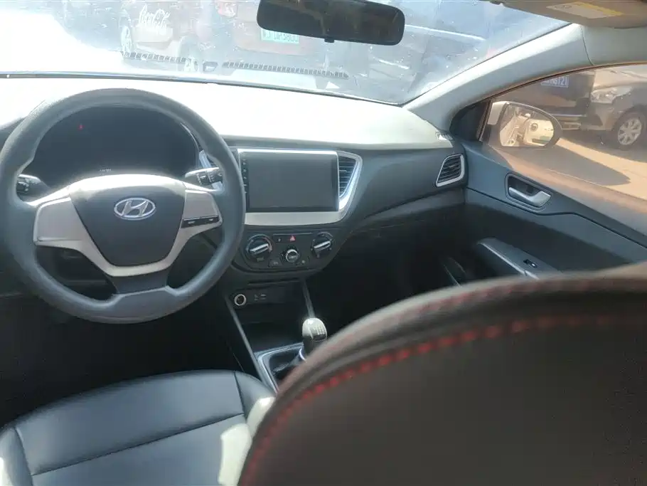 Hyundai Verna 2017 — фото 12