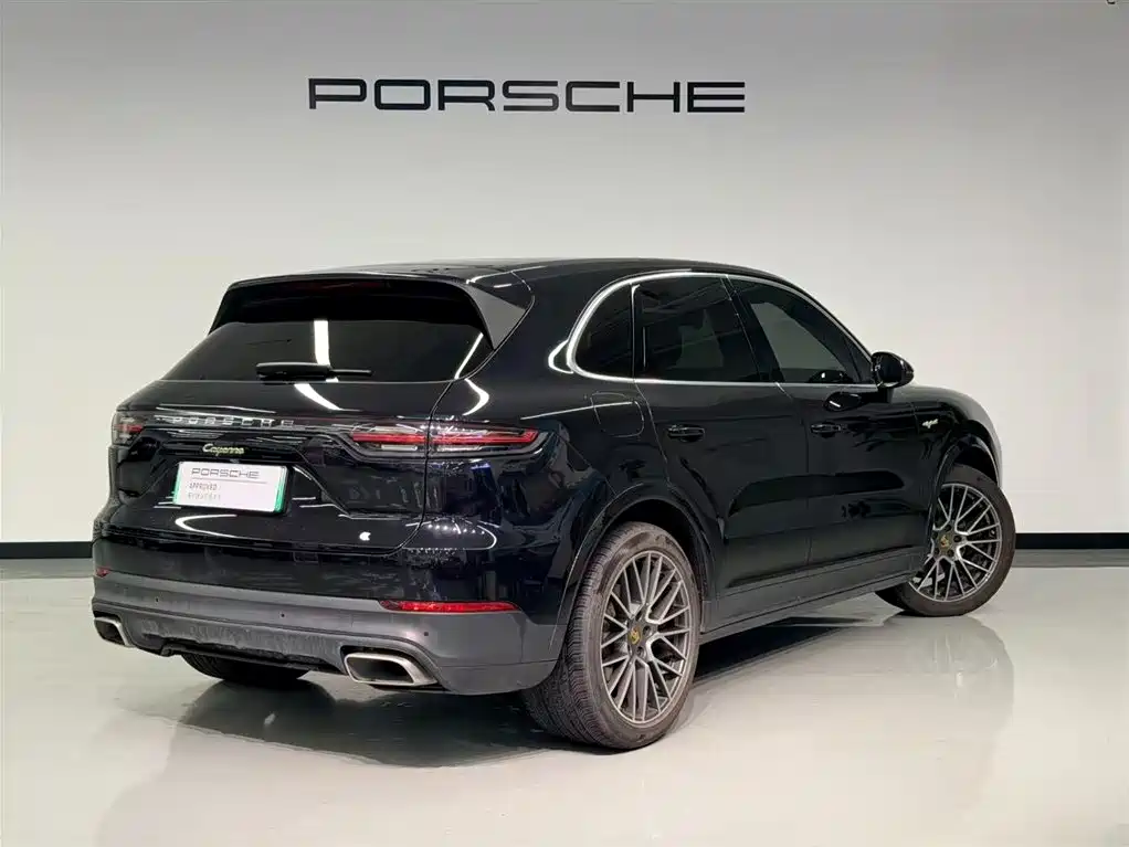Porsche Cayenne Hybrid 2022 — фото 19