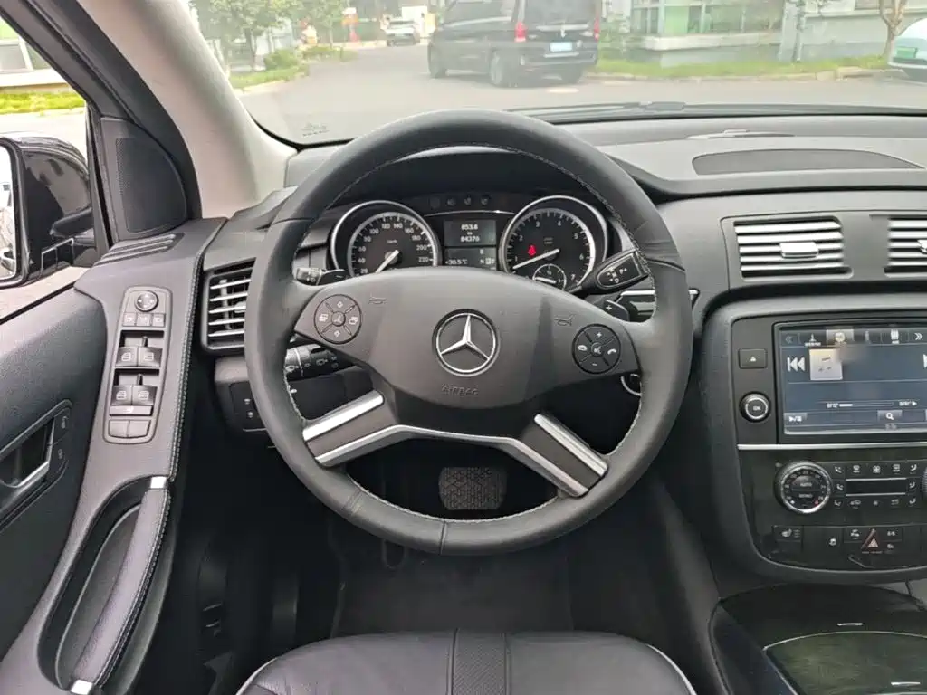Mercedes-Benz R-Class 2017 — фото 11
