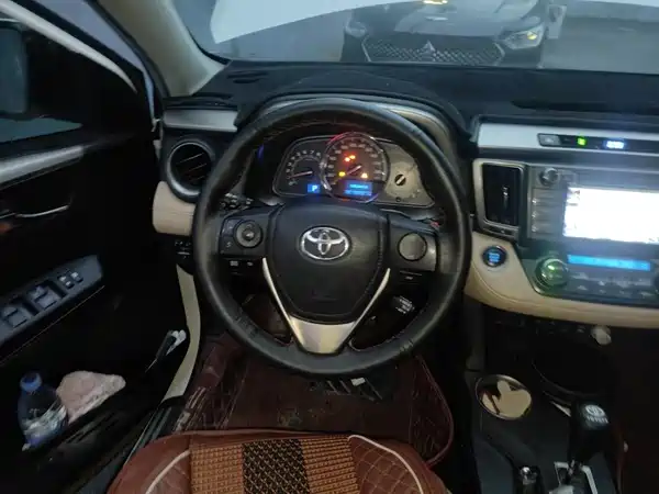 Toyota RAV4 2015