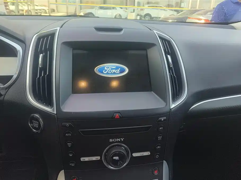 Ford Edge 2017 — фото 13