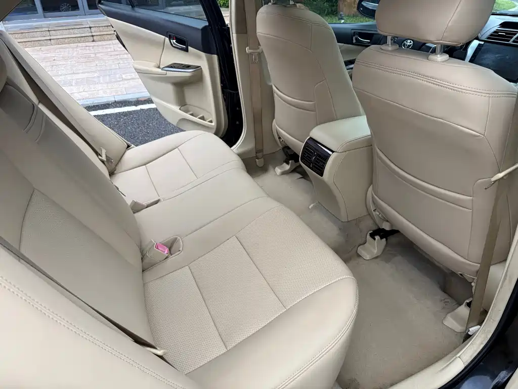 Toyota Camry 2015 — фото 12